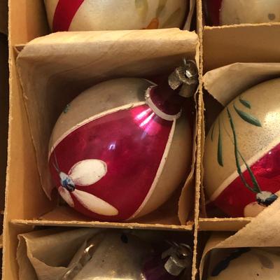 LOT 37M: Vintage Christmas Ornaments