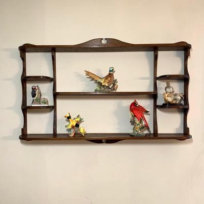 LOT 55R: Wooden Display Shelf with 5 Procelain Bird Figurines.