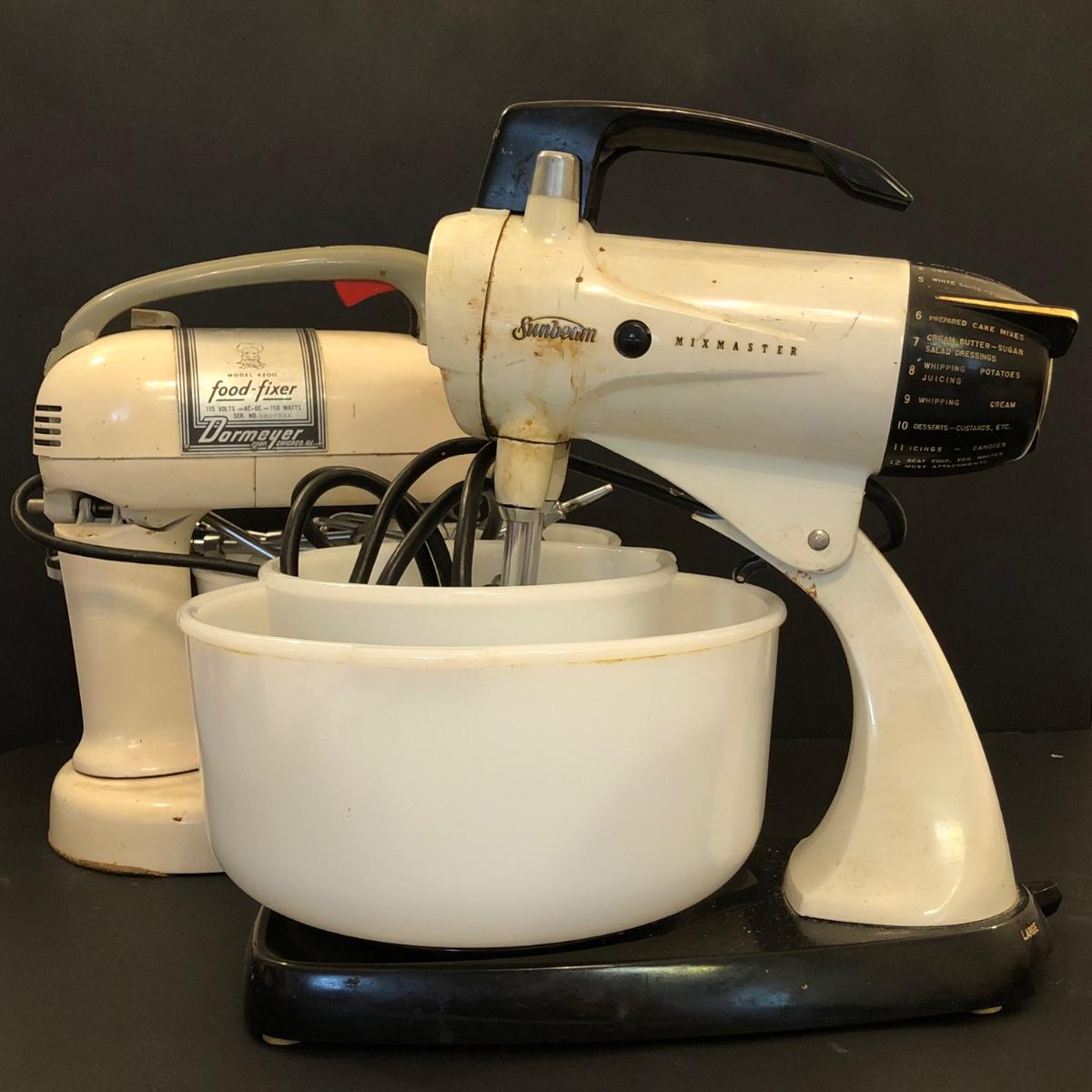 LOT 221M Vintage Mixers w/ Glass Mixing Bowls Dormeyer FoodFixer