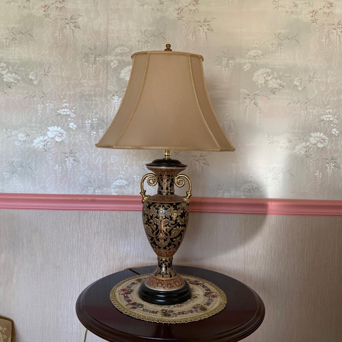 LOT 24R: Bombay Company Vase Lamp | EstateSales.org