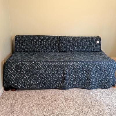 Vintage Daybed with Trundle, Covers and Removable Cushions