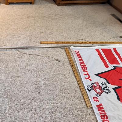 Like New UW Badger Flag with Post