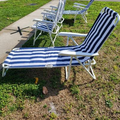 2 Beach Chairs and 2 Beach Loungers
