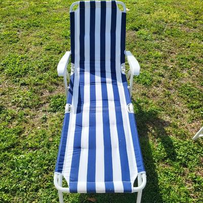 2 Beach Chairs and 2 Beach Loungers