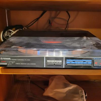 2 Stereo Turntable and Speak Lot