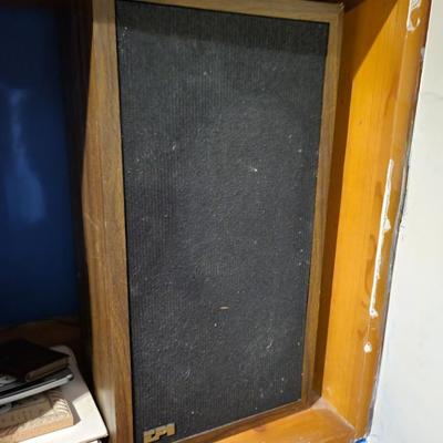 2 Stereo Turntable and Speak Lot