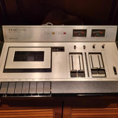 2 Stereo Turntable and Speak Lot