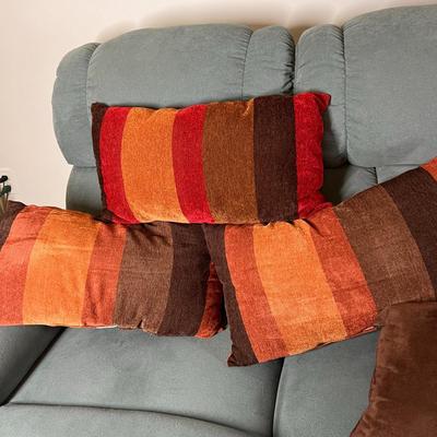 Lot 6 Decorative Throw Pillows Rectangle