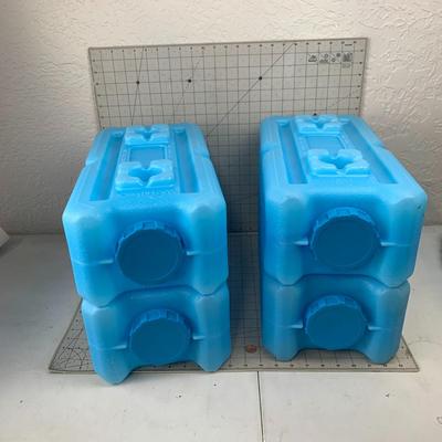 #41 4pc Plastic Water Bricks