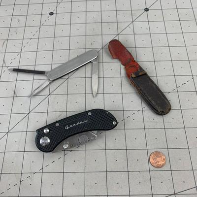 #123 Gordon Black and Vintage Pocket Knife