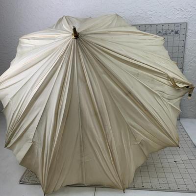 #136 Vinage Umbrella
