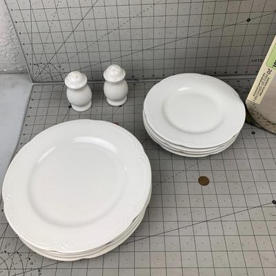 #152  Dinner + Salad Plates with Shakers
