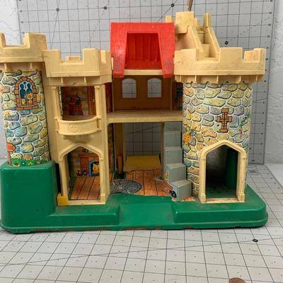 #170 Fisher Price Play Family Castle