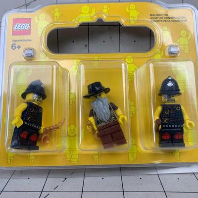 #293 Six Lego Figures