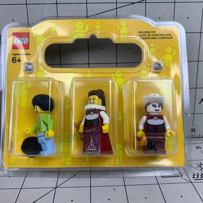 #293 Six Lego Figures