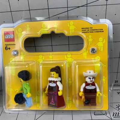 #293 Six Lego Figures