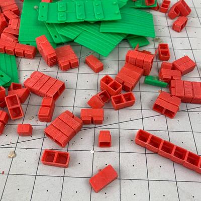 #303 Red and Green Building Bricks