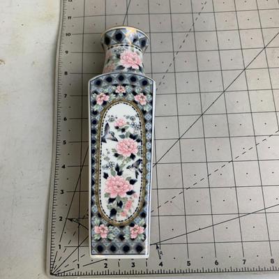 #340 Porcelain Flower Vase