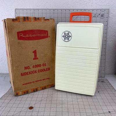 #373 Vintage Rubbermaid Cooler