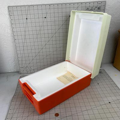 #373 Vintage Rubbermaid Cooler