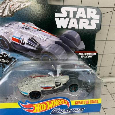 #381 Star Wars Hot Wheels: X-Wing Fighter and Millenium Falcon