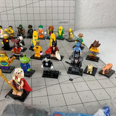 #390 Big Bundle of Lego Figures