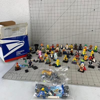 #390 Big Bundle of Lego Figures