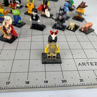 #390 Big Bundle of Lego Figures