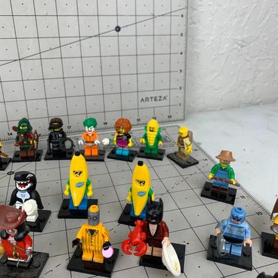 #390 Big Bundle of Lego Figures