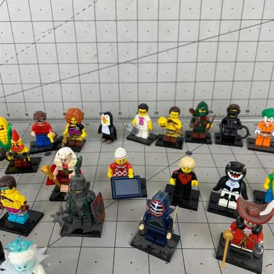 #390 Big Bundle of Lego Figures