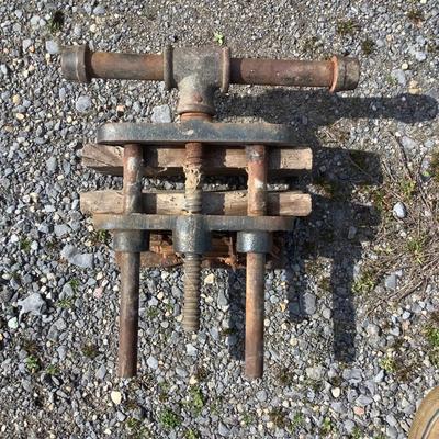 257 Vintage Industrial Clamp