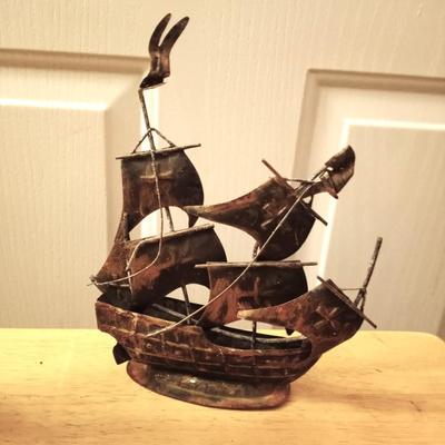 METAL FIGURINES