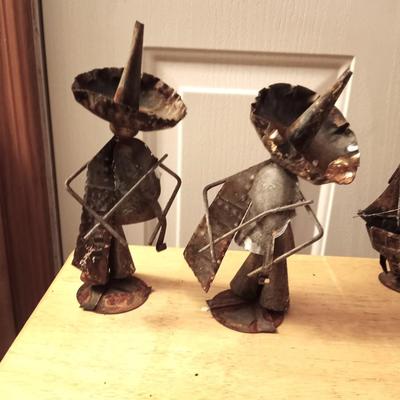 METAL FIGURINES