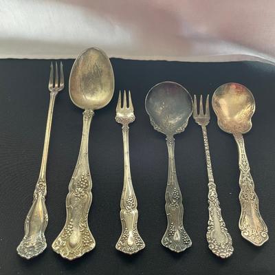 WM ROGERS & SONS SILVER PLATED VINTAGE FLATWARE