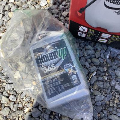 316 Roundup 2Gallon Sprayer & Full Bottle Roundup Max Control