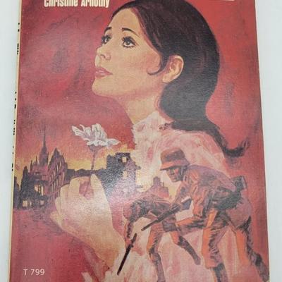 Lot of 8 Vintage Paperback Books