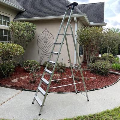 LEIFHEIT ~ Aluminum Ladder ~ *Lightweight & Easy to move around!