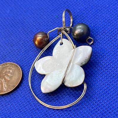 CARVED ABALONE SHELL FLOWER PENDANT