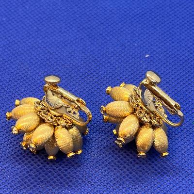 CLASSY â€œVENDOMEâ€ VINTAGE CLIP-ON EARRINGS