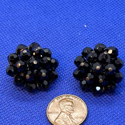 BLACK FACETED GLASS CLUSTER EARRINGS
