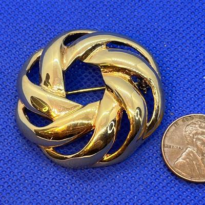 STATELY GOLD TONE PIN SWIRL CIRCLE DESIGN