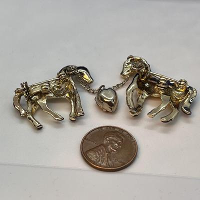 VINTAGE DUO HORSEY PINS CENTER HEART