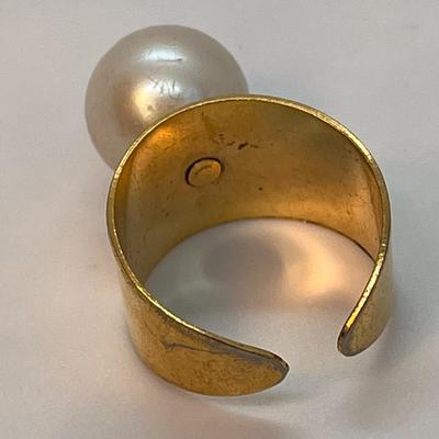 GIANT FAUX PEARL SARAH COVENTRY RING