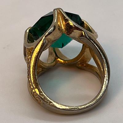 LARGE GREEN GLASS SOLITAIRE RING