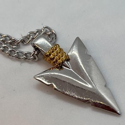 SILVER TONE ARROWHEAD PENDANT