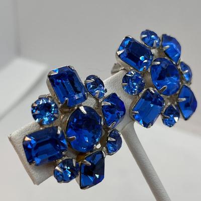 VINTAGE SHINY BLUE FACETED CRYSTAL EARRINGS