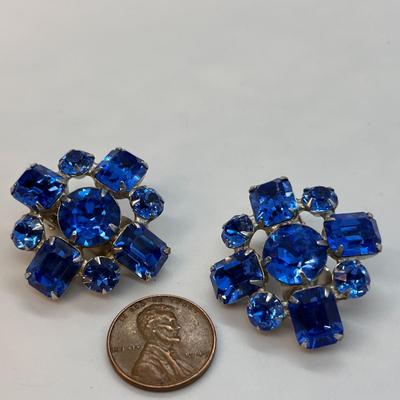 VINTAGE SHINY BLUE FACETED CRYSTAL EARRINGS
