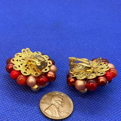 PRETTY GLASS BEADED CLUSTER EARRINGS 