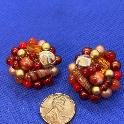 PRETTY GLASS BEADED CLUSTER EARRINGS 