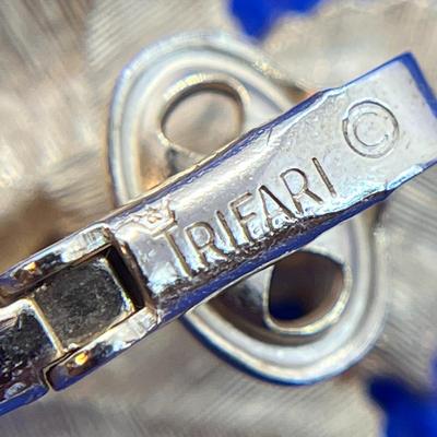 VINTAGE â€œTRIFARIâ€ PEARLY LEAF CLIP-ON EARRINGS